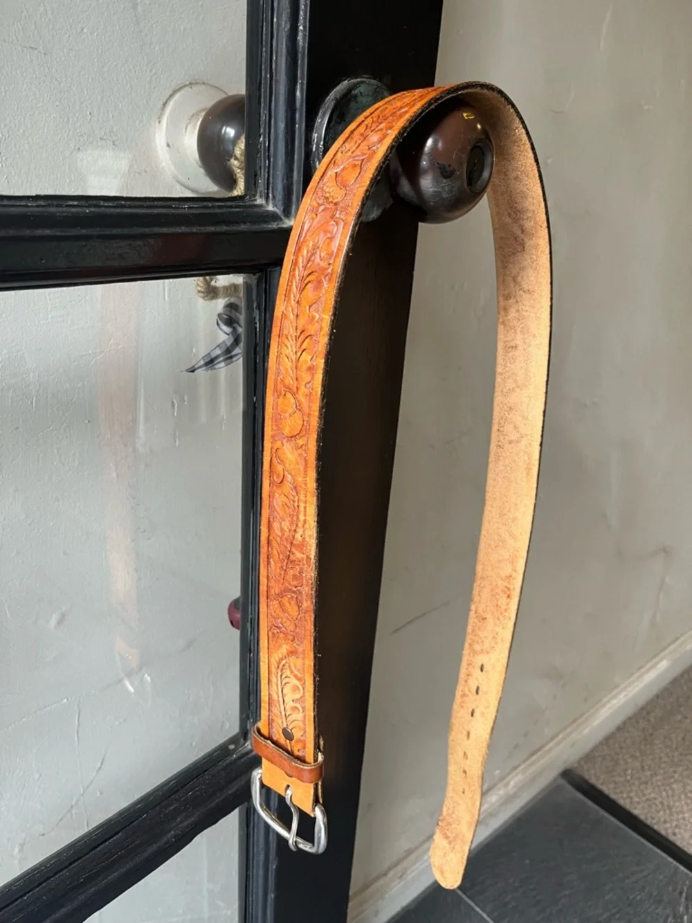 Beautiful Vintage Genuine Tooled Leather Leaf & Acorn Belt - Picture 4 of 5